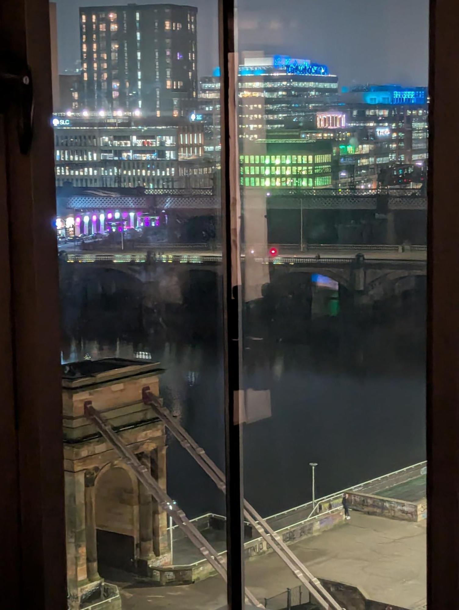 Glasgow City Centre Waterfront Apartment Exterior photo